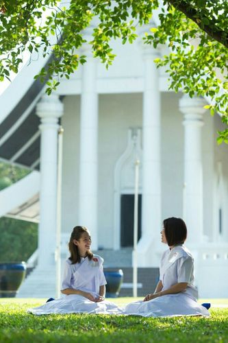 ภาพ No.23428:อุบาสิกา สตรีผู้นั่งใกล้พระรัตนตรัย