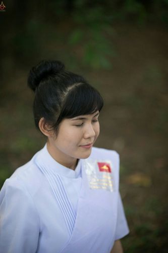 ภาพ No.23431:อุบาสิกา สตรีผู้นั่งใกล้พระรัตนตรัย