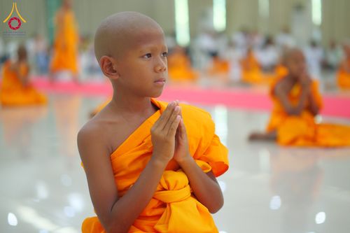 ภาพ No.319904:วันเสาร์ที่ 4 เมษายน พ.ศ.2569 พิธีตัดปอยผมและปลงผม พิธีขอขมาผู้ปกครองและมอบผ้าไตร พิธีบรรพชาและถวายบาตร ณ ศูนย์ปฏิบัติธรรมและศูนย์อบรมเยาวชนเพชรบุรี  ต.ท่าแลง อ.ท่ายาง จ.เพชรบุรี