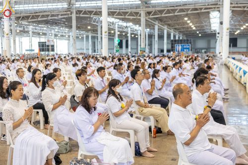 ภาพ No.105498:พิธีปฏิบัติธรรมและพิธีบูชาข้าวพระ ในวันจันทร์ที่ 1 มกราคม พ.ศ. 2567 ณ สภาธรรมกายสากล วัดพระธรรมกาย