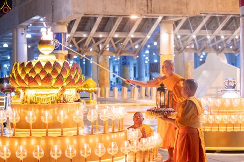 ภาพ No.280283:วันที่ 31 ธันวาคม พ.ศ.2568 -วันที่ 1 มกราคม พ.ศ.2569 พิธีฉลองชัยสวดมนต์บทธัมมจักกับปปวัตนสูตร ครบ 8,000,000,000 จบ , พิธีสวดมนต์ข้ามปี ณ วัดพระธรรมกาย