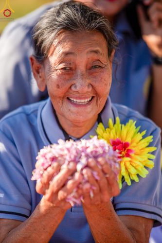 ภาพ No.105770:พิธีต้อนรับพระธรรมยาตรา ในโครงการธรรมยาตรากตัญญูบูชา มหาปูชนียาจารย์ พระมงคลเทพมุนี(สด จนฺทสโร) พระผู้ปราบมาร อนุสรณ์สถาน 7 แห่ง ปีที่ 12 วันที่ 3 มกราคม พ.ศ. 2567 ณ อนุสรณ์สถานโลตัสแลนด์ จ.สุพรรณบุรี