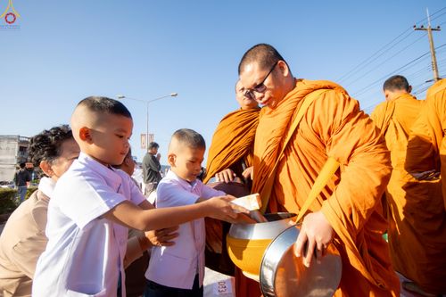 ภาพ No.281451:วันเสาร์ที่ 27 ธันวาคม พ.ศ.2568 พิธีตักบาตรพระ ๑,๐๐๐ รูป   เพื่อความเป็นสิริมงคลแก่ชีวิตและแผ่นดินไทย  มหากุศลครั้งยิ่งใหญ่แห่งปี ส่งท้ายปีเก่า ต้อนรับปีใหม่  ณ ถนนหน้าที่ว่าการอำเภอภูเรือ จังหวัดเลย