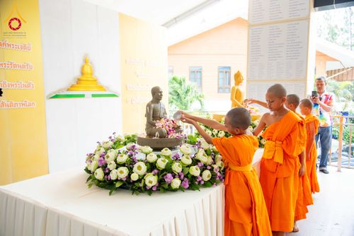 ภาพ No.321909:วันที่ 12 เมษายน พ.ศ.2569 ตักบาตรสงกรานต์ฉลองสามเณรใหม่  ณ ศูนย์ปฏิบัติธรรมระยอง(บ้านช่องลม)