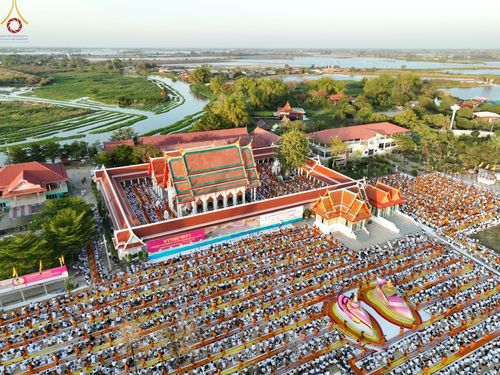 ภาพ No.70790:พิธีต้อนรับพระธรรมยาตรา ในโครงการธรรมยาตรากตัญญูบูชา มหาปูชนียาจารย์ พระมงคลเทพมุนี(สด จนฺทสโร) พระผู้ปราบมาร อนุสรณ์สถาน 7 แห่ง ปีที่ 11 วันที่ 14 มกราคม พ.ศ. 2566 ณ อนุสรณ์สถานลำดับที่ 3 สถานที่เกิดในเพศสมณะ วัดสองพี่น้อง อ.สองพี่น้อง จ.สุพรรณบุรี
