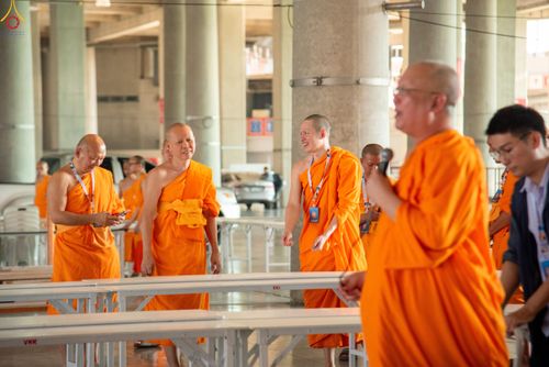 ภาพ No.320016:วันที่ 6 เมษายน พ.ศ.2569 ทีมจัดภัตตาหารประชุมเตรียมงานถวายมหาสังฆทาน 40,000 กว่าวัดทั่วประเทศ บูชาธรรม 82 ปี หลวงพ่อธัมมชโย