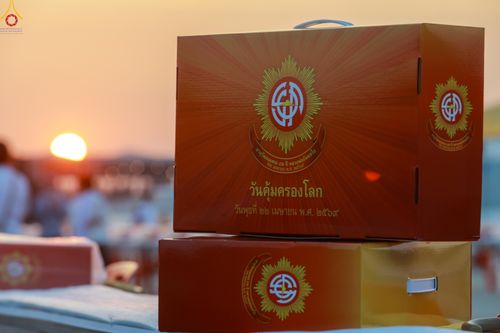 ภาพ No.322678:วันที่ 17 เมษายน พ.ศ.2569 การเรียงกล่องไทยธรรม เรียงน้ำดื่ม เรียงร่ม ณ ลานธรรมพระมหาธรรมกายเจดีย์ เพื่องานถวายมหาสังฆทาน 40,000 กว่าวัดทั่วประเทศ วันคุ้มครองโลก 22 เมษายน พ.ศ.2569 วัดพระธรรมกาย