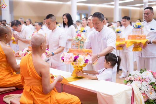 ภาพ No.343679:วันที่ 16 สิงหาคม พ.ศ.2569 พิธีถวายคิลานเภสัช และอุปกรณ์ทางการแพทย์ ณ ห้องแก้วสารพัดนึก2 วัดพระธรรมกาย