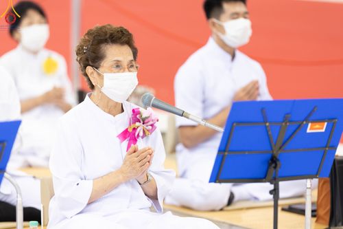 ภาพ No.105495:พิธีปฏิบัติธรรมและพิธีบูชาข้าวพระ ในวันจันทร์ที่ 1 มกราคม พ.ศ. 2567 ณ สภาธรรมกายสากล วัดพระธรรมกาย