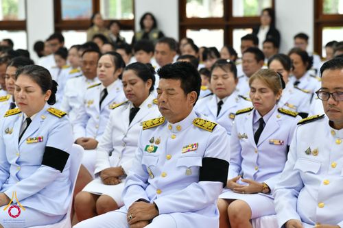 ภาพ No.344246:วันที่ 12 สิงหาคม พ.ศ. 2569  พสกนิกรชาวอำเภอคลองหลวง พร้อมใจร่วมพิธีสวดพระพุทธมนต์และทำบุญตักบาตรถวายพระราชกุศล เนื่องในวันคล้ายวันพระราชสมภพ สมเด็จพระบรมราชชนนีพันปีหลวง และวันแม่แห่งชาติ 12 สิงหาคม 2569