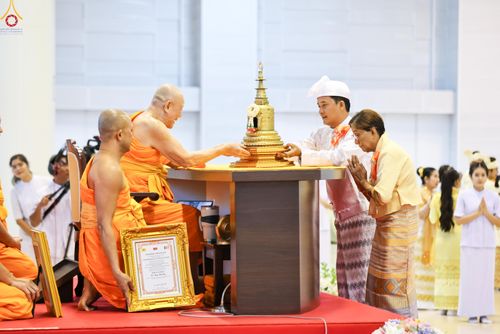 ภาพ No.327774:วันที่ 3 พฤษภาคม พ.ศ.2569 พิธีรับมอบพระบรมสารีริกธาตุ จากสาธารณรัฐแห่งสหภาพเมียนมา ณ ห้องแก้วสารพัดนึก วัดพระธรรมกาย