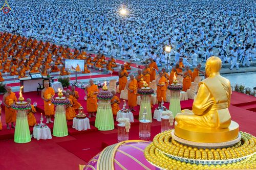 ภาพ No.307599:วันที่ 31 มกราคม พ.ศ. 2569 พิธีจุดประทีปธรรมถวายเป็นพุทธบูชา  และบูชาธรรมมหาปูชนียาจารย์ (ภาพชุดที่ 2) ณ วัดพระธรรมกาย ปทุมธานี ในโครงการธรรมยาตรา กตัญญูบูชา มหาปูชนียาจารย์ พระมงคลเทพมุนี(สด จนฺทสโร) พระผู้ปราบมาร อนุสรณ์สถาน 7 แห่ง ปีที่ 14