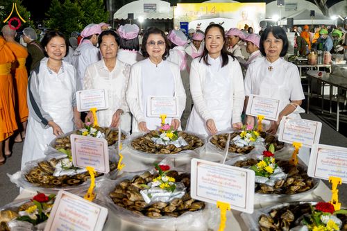 ภาพ No.292513:วันที่ 12 มกราคม พ.ศ. 2569 พิธีถวายภัตตาหารเป็นสังฆทาน แด่พระธรรมยาตรา ณ อนุสรณ์สถานมหาวิหารพระมงคลเทพมุนี (โลตัสแลนด์) อ.สองพี่น้อง จ.สุพรรณบุรี ในโครงการธรรมยาตรา กตัญญูบูชา มหาปูชนียาจารย์ พระมงคลเทพมุนี(สด จนฺทสโร) พระผู้ปราบมาร อนุสรณ์สถาน 7 แห่ง ปี