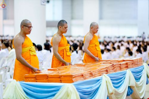 ภาพ No.240904:วันพุธที่ 27 สิงหาคม พ.ศ. 2568 พิธีทอดผ้าป่าเพื่อสร้างอาคาร  82 ปี หลวงพ่อธัมมชโย สมทบกฐินวัดพระธรรมกาย และกฐิน 30,000 วัดทั่วประเทศ ครั้งที่ 1