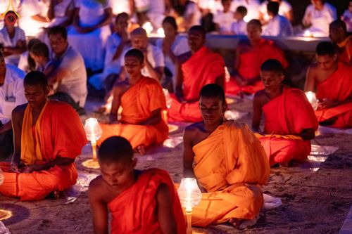 ภาพ No.141259:PhotoStory มหาศรัทธา ธรรมยาตราศรีลังกา EP.6 พิธีจุดวิสาขประทีป 6 วัด ถวายเป็น พุทธบูชา  โครงการสยาม-ลังกา ธรรมยาตรา  ฉลองเทศกาลวิสาขบูชาแห่งชาติ ศรีลังกา  บูชาธรรม 80 ปี หลวงพ่อธัมมชโย วันที่ 16 พฤษภาคม พ.ศ. 2567