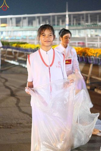 ภาพ No.208294:V.55 สารพัดV สารพัดดี ที่วัดพระธรรมกาย ในโครงการธรรมยาตรา กตัญญูบูชา มหาปูชนียาจารย์ พระมงคลเทพมุนี (สด จนฺทสโร) พระผู้ปราบมาร อนุสรณ์สถาน 7 แห่ง ปีที่ 13 ระหว่างวันที่ 2-31 มกราคม พ.ศ. 2568