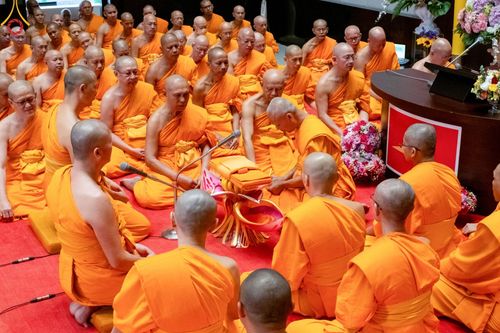 ภาพ No.167914:พิธีทอดกฐิน และ พิธีกรานกฐิน ในวันอาทิตย์ที่ 3 พฤศจิกายน พ.ศ. 2567 ณ วัดพระธรรมกาย จ.ปทุมธานี