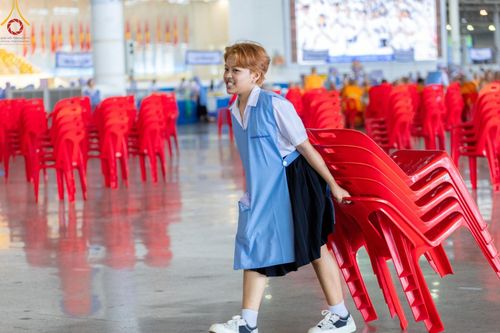 ภาพ No.59031:V.40 ภัตตาหารพระหมื่นวัด เราจัดให้ การปฏิบัติงานของเจ้าหน้าที่และอาสาสมัคร เพื่อรับบุญในการถวายภัตตาหาร แด่คณะสงฆ์ 10,000 กว่าวัดทั่วประเทศ ที่มาร่วมงานวันคุ้มครองโลก จันทร์ที่ 22 เมษายน พ.ศ. 2567 ณ วัดพระธรรมกาย