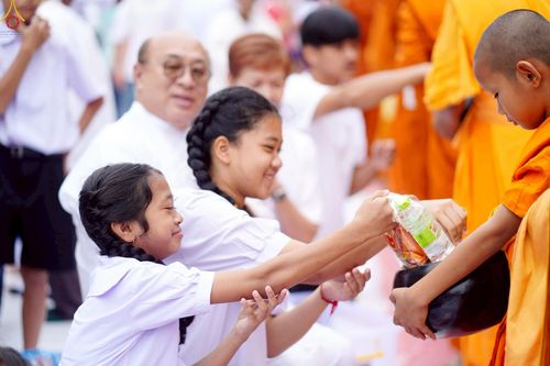 ภาพ No.245461:วันอาทิตย์ที่ 14 กันยายน พ.ศ. 2568 ตักบาตรพระ 555 รูป มหากุศล  น้อมถวายเป็นพุทธบูชา ณ หอนาฬิกาเบตง อ.เบตง จ.ยะลา