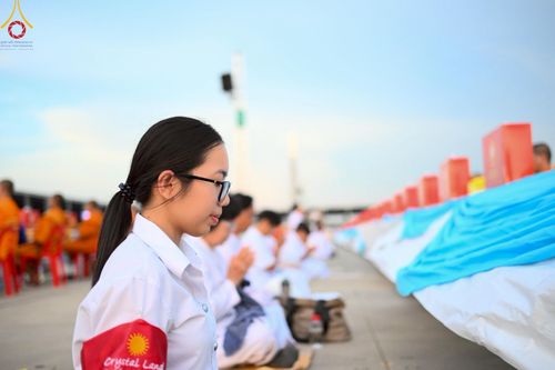 ภาพ No.221772:วันอังคารที่ 22 เมษายน พ.ศ. 2568 ภาพพิธีถวายมหาสังฆทานคณะสงฆ์ 40,000 กว่าวัดทั่วประเทศ เนื่องในวันคุ้มครองโลก ชุดที่ 2 (ปลื้มให้สมการรอคอย) ณ ลานธรรมพระมหาธรรมกายเจดีย์ วัดพระธรรมกาย