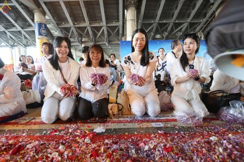 ภาพ No.305967:วันที่ 25 มกราคม พ.ศ. 2569 พิธีต้อนรับพระธรรมยาตรา วัดพระธรรมกาย(ภาพชุดที่ 4) ในโครงการธรรมยาตรา กตัญญูบูชา มหาปูชนียาจารย์ พระมงคลเทพมุนี(สด จนฺทสโร) พระผู้ปราบมาร อนุสรณ์สถาน 7 แห่ง ปีที่ 14