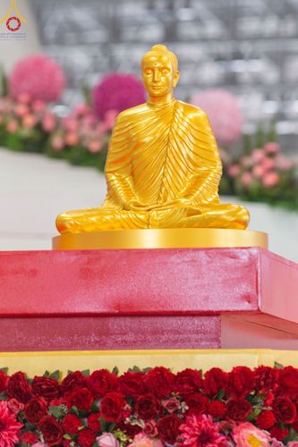 ภาพ No.78884:พิธีตักบาตร ข้าวสารอาหารแห้ง พิธีบูชาข้าวพระ ในวันอาทิตย์ต้นเดือนที่ 2 เมษายน พ.ศ. 2566