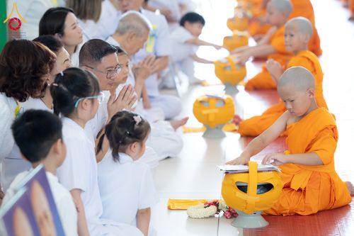 ภาพ No.286654:วันเสาร์ที่ 12 กรกฏาคม พ.ศ.2568 พิธีบรรพชาอุปสมบท  โครงการบรรพชาอุปสมบทหมู่ ธรรมทายาทนานาชาติ(ภาคภาษาจีน), โครงการบรรพชาสามเณร โรงเรียนนานาชาติ รุ่นที 14