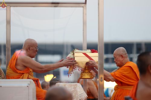 ภาพ No.324118:วันที่ 22 เมษายน พ.ศ.2569 (วันคุ้มครองโลก) พิธีถวายมหาสังฆทาน 40,000 กว่าวัดทั่วประเทศ ณ ลานธรรม พระมหาธรรมกายเจดีย์ วัดพระธรรมกาย