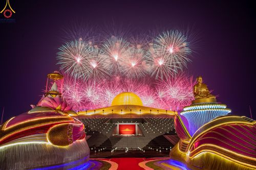 ภาพ No.122271:พิธีจุดประทีปถวายเป็นพุทธบูชา และบูชาธรรมมหาปูชนียาจารย์ พระมงคลเทพมุนี(สด จนฺทสโร) ในโครงการธรรมยาตรา กตัญญูบูชา มหาปูชนียาจารย์ พระมงคลเทพมุนี(สด จนฺทสโร) พระผู้ปราบมาร อนุสรณ์สถาน 7 แห่ง ปีที่ 12 วันที่ 31 มกราคม พ.ศ. 2567 ณ วัดพระธรรมกาย จ.ปทุมธานี (