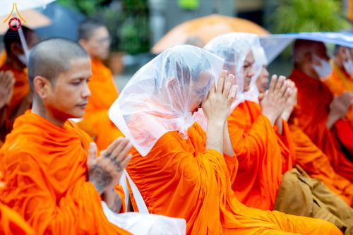 ภาพ No.226129:วันอาทิตย์ที่ 25 พฤษภาคม พ.ศ. 2568 พิธีตักบาตรพระ 1,000 รูปเมืองตรัง ครบรอบ 110 ปี เมืองทับเที่ยง ถวายเป็นพุทธบูชา ถวายเป็นพระราชกุศลแด่รัชกาลที่ 10 และอุทิศส่วนกุศลแด่อดีตเจ้าเมืองตรัง และบรรพบุรุษ ณ บริเวณหน้าศาลากลางจังหวัดตรัง ถนนพระราม 6