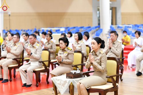 ภาพ No.209004:พระบาทสมเด็จพระเจ้าอยู่หัว ทรงมีพระราชศรัทธาทรงพระกรุณาโปรดเกล้าฯ ให้บำเพ็ญพระราชกุศลถวายภัตตาหารพระราชทาน การสอบบาลีสนามหลวง ณ วัดพระธรรมกาย ย อ.คลองหลวง จ.ปทุมธานี วันที่ 23-24 กุมภาพันธ์ พ.ศ. 2568