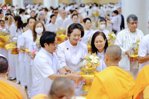 ภาพ No.206942:พิธีถวายโคมมาฆประทีป น้อมถวายเป็นพุทธบูชา แด่คณะพระภิกษุ สามเณร วัดพระธรรมกาย วันอาทิตย์ที่ 9 กุมภาพันธ์ พ.ศ. 2568 ณ ห้องแก้วสารพัดนึก 2 สภาธรรมกายสากล วัดพระธรรมกาย จังหวัดปทุมธานี