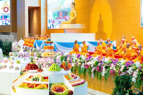 ภาพ No.209589:วันอาทิตย์ที่ 2 มีนาคม พ.ศ. 2568 พิธีบูชาข้าวพระ ณ สภาธรรมกายสากล วัดพระธรรมกาย