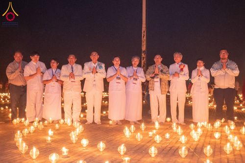 ภาพ No.130672:พิธีจุดโคมประทีปถวายเป็นพุทธบูชา ในโครงการบรรพชา 1,250 รูป ณ มหาวิหารมายาเทวี แดนประสูติ สวนลุมพินี ประเทศเนปาล วันที่ 9 มีนาคม พ.ศ. 2567