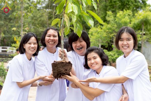 ภาพ No.238589:วันอาทิตย์ที่ 17 สิงหาคม พ.ศ. 2568 พิธีทอดผ้าป่าบำรุงศูนย์อบรมเยาวชนนครปฐม ครบรอบ 14 ปี และพิธีปลูกต้นไม้รอบสระเศรษฐี ณ ศูนย์อบรมเยาวชนนครปฐม