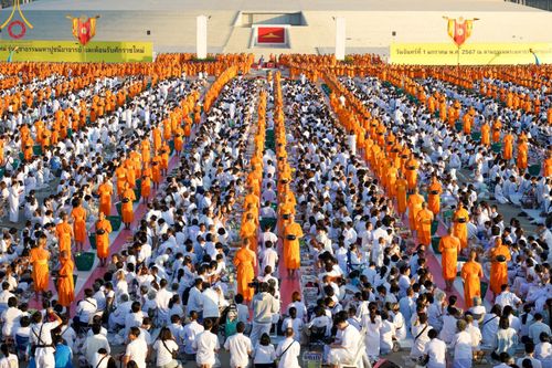 ภาพ No.105295:พิธีตักบาตรฉลองพระบวชใหม่ รุ่นบูชาธรรมมหาปูชนียาจารย์ และต้อนรับศักราชใหม่ วันจันทร์ที่ 1 มกราคม พ.ศ. 2567 ณ ลานธรรมพระมหาธรรมกายเจดีย์ วัดพระธรรมกาย