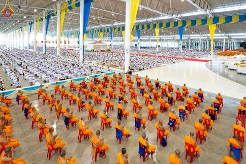 ภาพ No.222819:วันอาทิตย์ต้นเดือนที่ 4 พฤษภาคม พ.ศ. 2568 พิธีบูชาข้าวพระ ณ สภาธรรมกายสากล วัดพระธรรมกาย