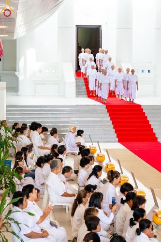 ภาพ No.159752:พิธีตัดปอยผมปลงผมนาคธรรมทายาท, พิธีบรรพชาอุปสมบทหมู่ โครงการอุปสมบทหมู่บูชาธรรม 140 ปี พระมงคลเทพมุนี (สด จนฺทสโร) ณ โบสถ์พระไตรปิฏก วัดพระธรรมกาย วันเสาร์ที่ 5 ตุลาคม พ.ศ. 2567