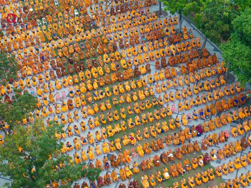 ภาพ No.210328:วันอาทิตย์ที่ 9 มีนาคม พ.ศ. 2568 พ่อเมืองโคราชจัดตักบาตรพระหมื่น ทำบุญเมือง 557 ปี