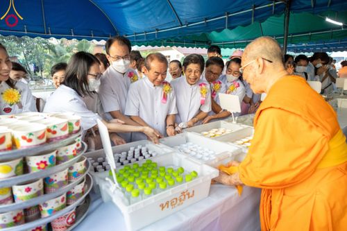 ภาพ No.109051:พิธีถวายภัตตาหารเป็นสังฆทาน แด่คณะพระธรรมยาตราฯ ในโครงการธรรมยาตรากตัญญูบูชา มหาปูชนียาจารย์ พระมงคลเทพมุนี(สด จนฺทสโร) พระผู้ปราบมาร อนุสรณ์สถาน 7 แห่ง ปีที่ 12 วันที่ 9 มกราคม พ.ศ. 2567 ณ อนุสรณ์สถานคลองบางนางแท่น  อ.สามพราน จ.นครปฐม
