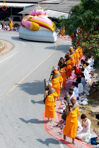 ภาพ No.129054:พระธรรมยาตราเดินธรรมยาตรา ณ ชุมชนรอบศูนย์ปฏิบัติธรรมภาคใต้ อ.บางกล่ำ จ.สงขลา วันที่ 10 มีนาคม พ.ศ. 2567