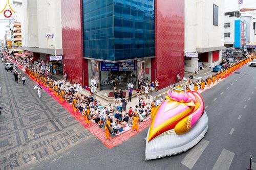 ภาพ No.128536:พิธีอัญเชิญพระบรมสารีริกธาตุ " ใจกลางเมืองนครหาดใหญ่ " เพื่อประดิษฐาน ณ มหารัตนเจดีย์สิริปทุมสวรรค์ (เจดีย์อริยพุทธะ 5 พระองค์) ศูนย์ปฏิบัติธรรมภาคใต้ อ.บางกล่ำ จ.สงขลา  วันที่ 9 มีนาคม พ.ศ. 2567 (ชุดที่ 2)