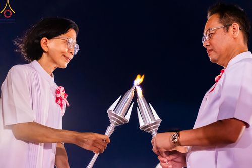 ภาพ No.160633:พิธีจุดประทีป 20,000 ดวง บูชาพระมหาธรรมกายเจดีย์ และบูชาพระมงคลเทพมุนี (สด จนฺทสโร) พระผู้ปราบมาร ณ ลานธรรม พระมหาธรรมกายเจดีย์ วัดพระธรรมกาย จ.ปทุมธานี วันที่ 10 ตุลาคม พ.ศ. 2567