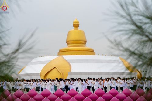 ภาพ No.118235:พิธีจุดประทีปถวายเป็นพุทธบูชา และบูชาธรรมมหาปูชนียาจารย์ พระมงคลเทพมุนี(สด จนฺทสโร) วันที่ 24 มกราคม พ.ศ. 2567 ณ อนุสรณ์สถานบางปลา อ.บางเลน จ.นครปฐม