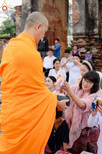 ภาพ No.138577:พิธีตักบาตร วัดราชบูรณะ จ.พระนครศรีอยุธยา วันที่ 25 พฤษภาคม พ.ศ.2567