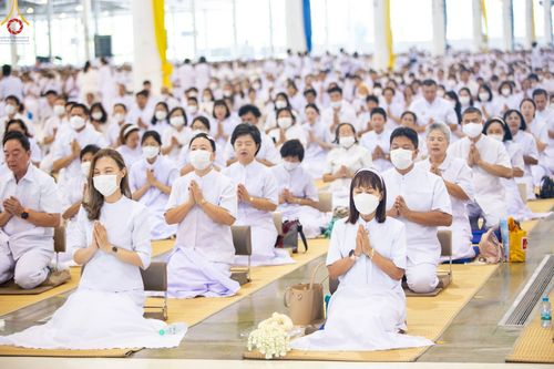 ภาพ No.89498:พิธีตักบาตร ข้าวสารอาหารแห้ง พิธีบูชาข้าวพระ และพิธีจุดเทียนใจ ไฟนิรันดร์  อนันตชัย ณ สภาธรรมกายสากล วัดพระธรรมกาย วันอาทิตย์ที่ 1 ตุลาคม พ.ศ. 2566