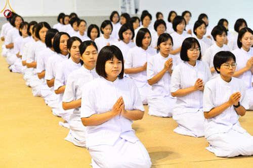 ภาพ No.146141:วันมหารำลึก ครั้งที่ 34 พิธีร่วมรำลึกถึงนักสร้างบารมีที่ล่วงลับไปแล้ว , พิธีสวดพระพุทธมนต์ ณ ห้องแก้วสารพัดนึก 1 วัดพระธรรมกาย วันเสาร์ที่ 27 กรกฎาคม พ.ศ. 2567