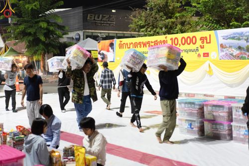 ภาพ No.185625:V.47 เบื้องหลังของเบื้องหน้า งานตักบาตรพระ 10,000 รูป ณ จ.กาญจนบุรี วันที่ 20-21 ธันวาคม พ.ศ. 2567