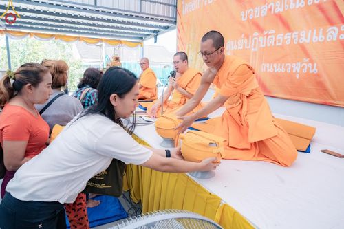 ภาพ No.133494:พิธีขอขมารับผ้าไตร, พิธีบรรพชาสามเณร, สามเณรออกบิณฑบาต ในโครงการบรรพชาสามเณร ฟื้นฟูพระพุทธศาสนาทั่วไทย  ณ ศูนย์ปฏิบัติธรรม และอบรมเยาวชนเมืองยะลา วันที่ 3 เมษายน พ.ศ. 2567