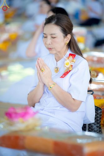 ภาพ No.205733:พิธีสวดพระพุทธมนต์ และถวายภัตตาหารเมนูสวรรค์แด่พระภิกษุ สามเณร วันจันทร์ที่ 3 กุมภาพันธ์ พ.ศ. 2568 ณ หอฉันคุณยายอาจารย์ฯ วัดพระธรรมกาย